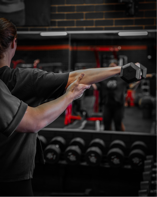 Front raise — mirror angle
